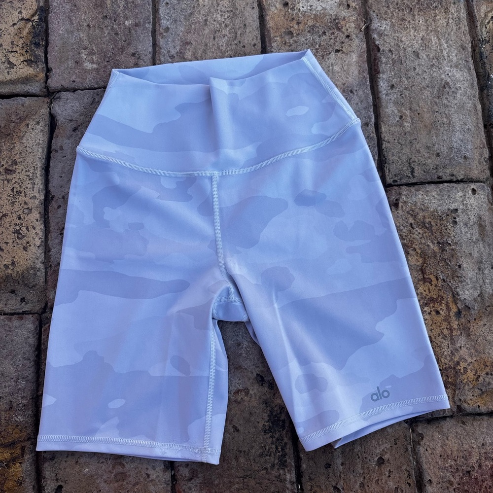 ALO Yoga Women's white camo Patterned Bike Shorts